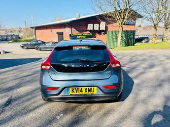VOLVO V40 1.6 D2 SE Lux Nav Hatchback 5dr Diesel Manual Euro 5 (s/s) (115 