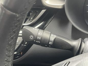 TOYOTA C-HR 1.8 VVT-h Design SUV 5dr Petrol Hybrid CVT Euro 6 (s/s) (122 ps)