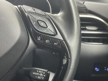 TOYOTA C-HR 1.8 VVT-h Design SUV 5dr Petrol Hybrid CVT Euro 6 (s/s) (122 ps)