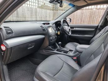 KIA SORENTO 2.2 CRDi KX-4 SUV 5dr Diesel Auto AWD Euro 5 (194 bhp)