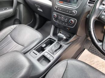 KIA SORENTO 2.2 CRDi KX-4 SUV 5dr Diesel Auto AWD Euro 5 (194 bhp)