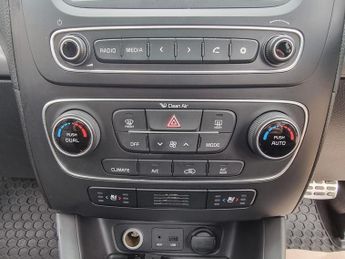 KIA SORENTO 2.2 CRDi KX-4 SUV 5dr Diesel Auto AWD Euro 5 (194 bhp)