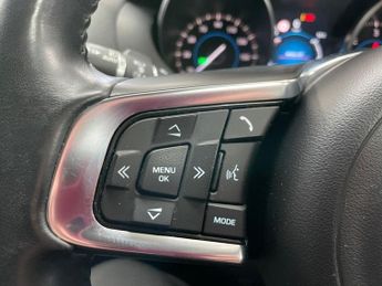 JAGUAR F-PACE 2.0 D165 Prestige SUV 5dr Diesel Manual Euro 6 (s/s) (163 ps)