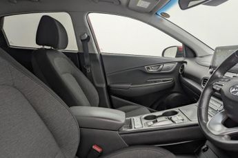 HYUNDAI KONA 64kWh Premium SUV 5dr Electric Auto (7kW Charger) (204 ps)