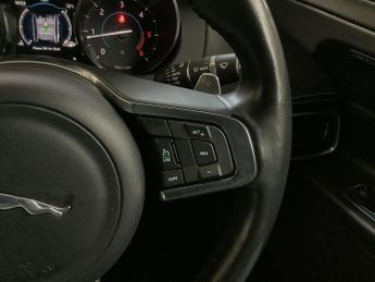 JAGUAR XE 2.0d R-Sport Saloon 4dr Diesel Auto AWD Euro 6 (s/s) (240 ps)