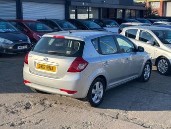 KIA CEED 1.6 2 Hatchback 5dr Petrol Auto Euro 5 (124 bhp)