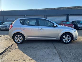 KIA CEED 1.6 2 Hatchback 5dr Petrol Auto Euro 5 (124 bhp)