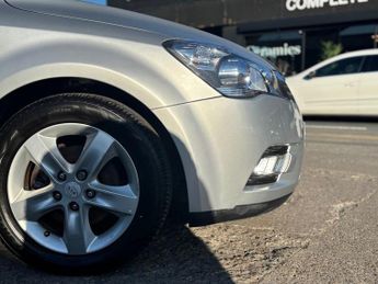 KIA CEED 1.6 2 Hatchback 5dr Petrol Auto Euro 5 (124 bhp)