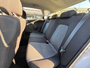 KIA CEED 1.6 2 Hatchback 5dr Petrol Auto Euro 5 (124 bhp)