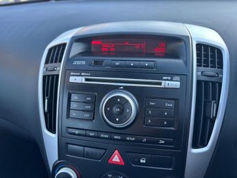 KIA CEED 1.6 2 Hatchback 5dr Petrol Auto Euro 5 (124 bhp)