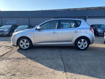 KIA CEED 1.6 2 Hatchback 5dr Petrol Auto Euro 5 (124 bhp)