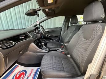 VAUXHALL ASTRA 1.6 CDTi BlueInjection SRi Hatchback 5dr Diesel Auto Euro 6 (136