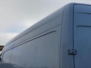 VOLKSWAGEN CRAFTER 2.0 TDI BlueMotion Tech CR35 L3 H3 5dr