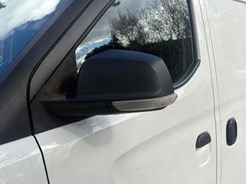 MAXUS EDELIVER 3 35kWh Panel Van 5dr Electric Auto FWD L1 (122 ps)