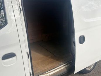 MAXUS EDELIVER 3 35kWh Panel Van 5dr Electric Auto FWD L1 (122 ps)