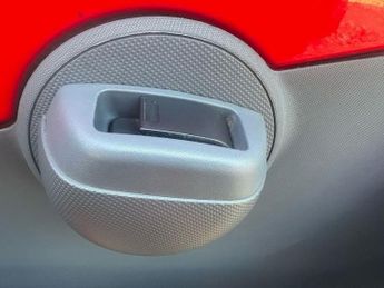 PEUGEOT 107 1.0 12V Urban Hatchback 3dr Petrol Manual Euro 4 (68 ps)