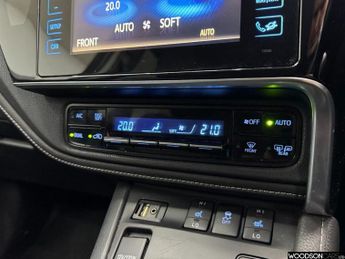 TOYOTA AURIS 1.8 VVT-h Excel Hatchback 5dr Petrol Hybrid CVT Euro 6 (s/s) (Sa