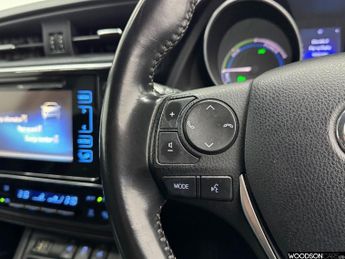 TOYOTA AURIS 1.8 VVT-h Excel Hatchback 5dr Petrol Hybrid CVT Euro 6 (s/s) (Sa