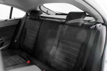 VAUXHALL INSIGNIA 2.0 CDTi SRi Nav Hatchback 5dr Diesel Auto Euro 5 (163 ps)