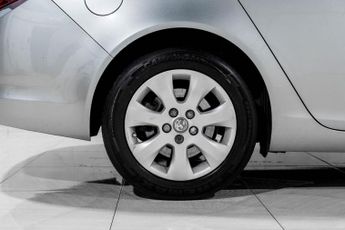 VAUXHALL INSIGNIA 2.0 CDTi SRi Nav Hatchback 5dr Diesel Auto Euro 5 (163 ps)