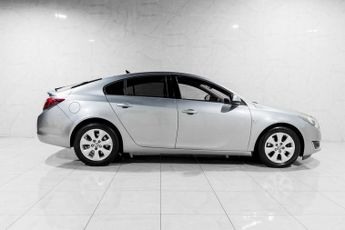 VAUXHALL INSIGNIA 2.0 CDTi SRi Nav Hatchback 5dr Diesel Auto Euro 5 (163 ps)