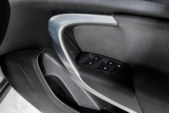 VAUXHALL INSIGNIA 2.0 CDTi SRi Nav Hatchback 5dr Diesel Auto Euro 5 (163 ps)