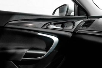 VAUXHALL INSIGNIA 2.0 CDTi SRi Nav Hatchback 5dr Diesel Auto Euro 5 (163 ps)