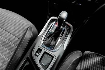 VAUXHALL INSIGNIA 2.0 CDTi SRi Nav Hatchback 5dr Diesel Auto Euro 5 (163 ps)