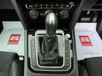 VOLKSWAGEN PASSAT 2.0 BiTDI BlueMotion Tech GT Saloon 4dr Diesel DSG 4Motion Euro 