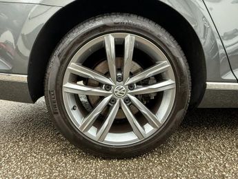 VOLKSWAGEN PASSAT 2.0 BiTDI BlueMotion Tech GT Saloon 4dr Diesel DSG 4Motion Euro 