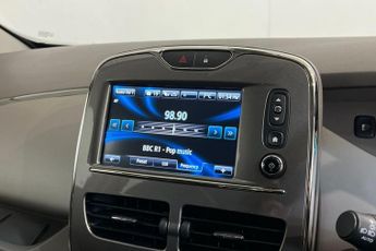 RENAULT ZOE R90 41kWh Signature Nav Hatchback 5dr Electric Auto (92 bhp) BAT