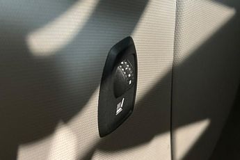 RENAULT ZOE R90 41kWh Signature Nav Hatchback 5dr Electric Auto (92 bhp) BAT