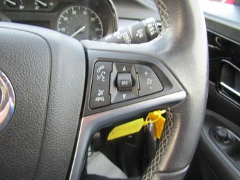 VAUXHALL MOKKA X 1.4i Turbo Design Nav SUV 5dr Petrol Automatic Euro 6 (140 ps)