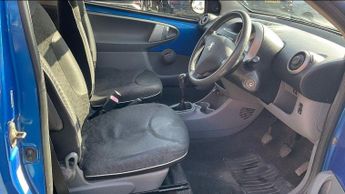 PEUGEOT 107 1.0 12V Urban Hatchback 3dr Petrol Manual Euro 4 (68 ps)