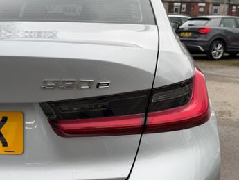 BMW 3 SERIES 2.0 330e 12kWh SE Pro Saloon 4dr Petrol Plug-in Hybrid Auto Euro