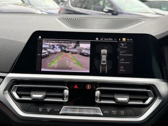 BMW 3 SERIES 2.0 330e 12kWh SE Pro Saloon 4dr Petrol Plug-in Hybrid Auto Euro