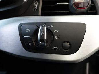 AUDI A4 2.0 TDI 35 S line Saloon 4dr Diesel S Tronic Euro 6 (s/s) (150 p