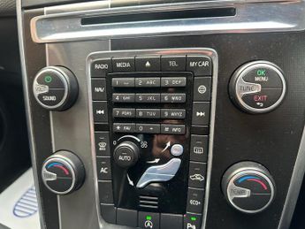 VOLVO XC60 2.0 D4 R-Design Nav SUV 5dr Diesel Auto Euro 6 (s/s) (190 ps)