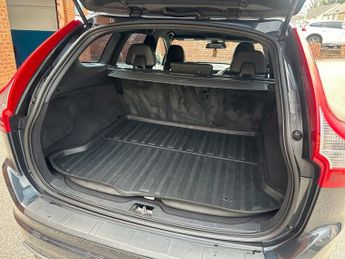 VOLVO XC60 2.0 D4 R-Design Nav SUV 5dr Diesel Auto Euro 6 (s/s) (190 ps)