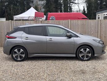 NISSAN LEAF 40kWh N-Connecta Hatchback 5dr Electric Auto (150 ps)