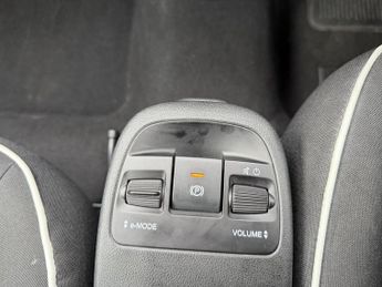 FIAT 500E 42kWh Hatchback 3dr Electric Auto (118 ps)
