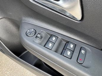 VAUXHALL Corsa Electric 50kWh Elite Premium Hatchback 5dr Electric Auto (136 ps)