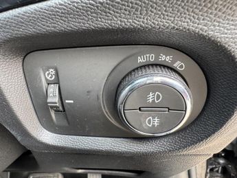 VAUXHALL Corsa Electric 50kWh Elite Premium Hatchback 5dr Electric Auto (136 ps)