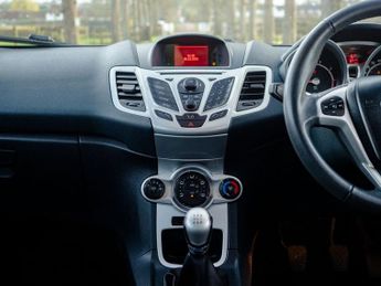 FORD FIESTA 1.4 Zetec Hatchback 5dr Petrol Manual (133 g/km, 94 bhp)