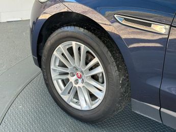 JAGUAR F-PACE 2.0 D180 Portfolio SUV 5dr Diesel Auto AWD Euro 6 (s/s) (180 ps)
