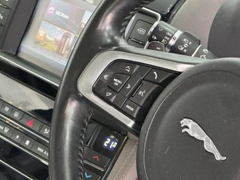JAGUAR F-PACE 2.0 D180 Portfolio SUV 5dr Diesel Auto AWD Euro 6 (s/s) (180 ps)