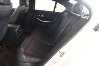 BMW 3 SERIES 3.0 330d MHT M Sport Saloon 4dr Diesel Hybrid Auto xDrive Euro 6