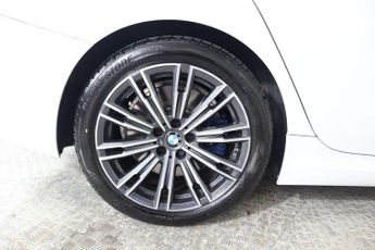 BMW 3 SERIES 3.0 330d MHT M Sport Saloon 4dr Diesel Hybrid Auto xDrive Euro 6