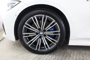 BMW 3 SERIES 3.0 330d MHT M Sport Saloon 4dr Diesel Hybrid Auto xDrive Euro 6