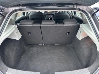 SEAT LEON 1.6 TDI CR SE Hatchback 5dr Diesel DSG Euro 5 (s/s) (105 ps)